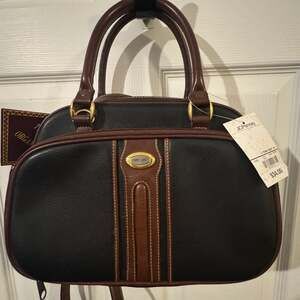 Vintage Carryland Black and Tan Leather Multi-compartment Purse